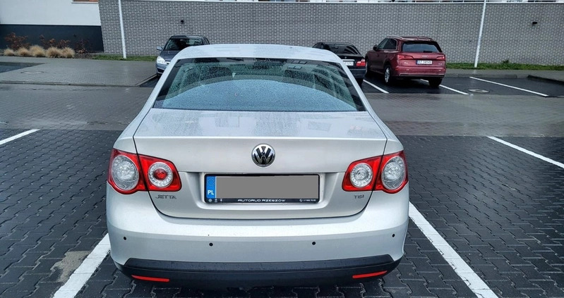 Volkswagen Jetta cena 13900 przebieg: 234000, rok produkcji 2010 z Rzeszów małe 121